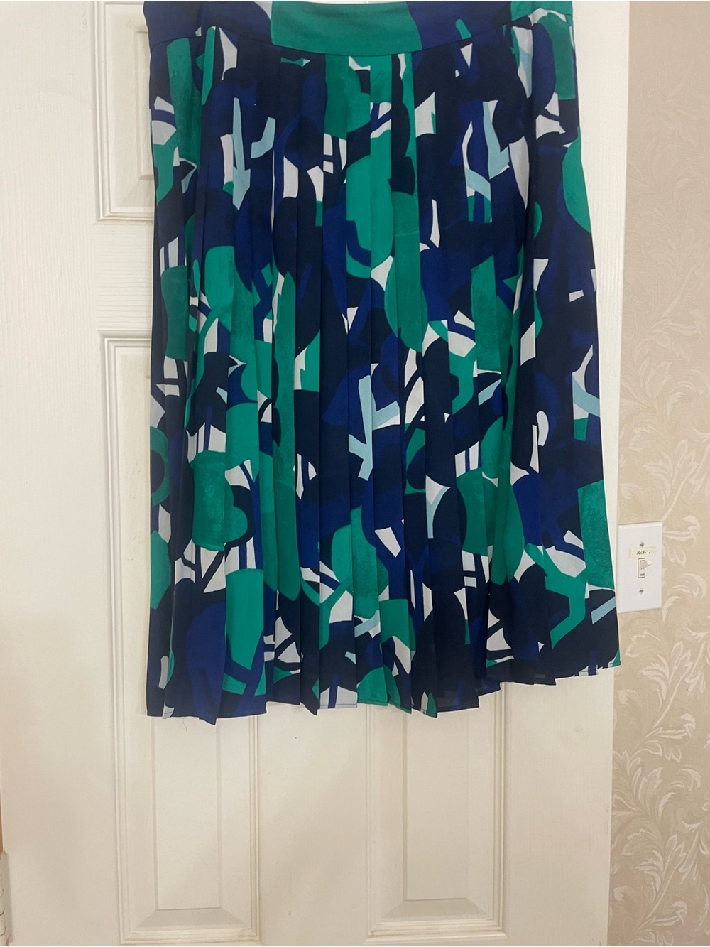 Ann Taylor Factory Pleated Midi Skirt - Blue, Green & White Abstract Print
